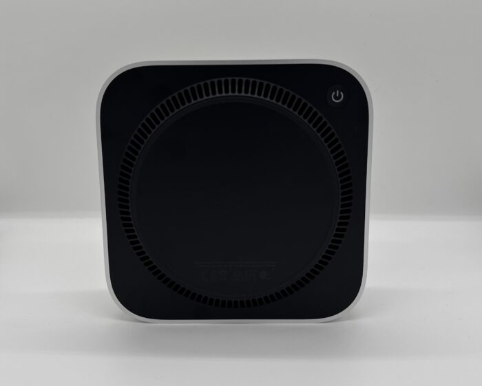 Mac mini(M6)底面の電源ボタン